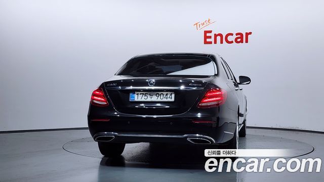 Mercedes-Benz E-Class (W213) E220d 4MATIC Exclusive 2019 — фото 4