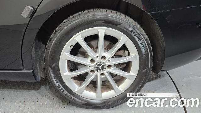 Mercedes-Benz A-Class (W177) A220 Sedan 2020 — фото 21