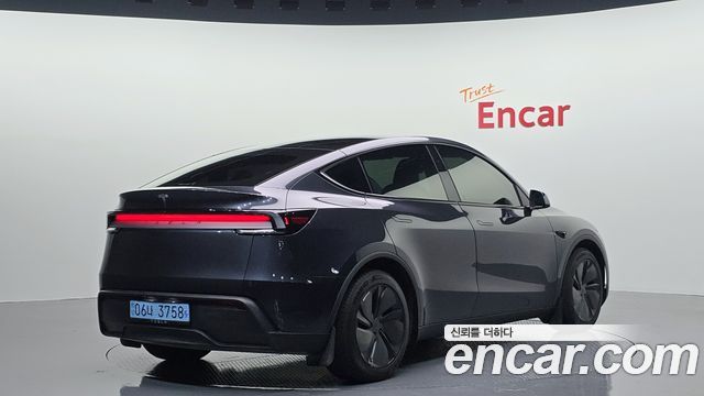 Tesla Model Y RWD 2025 — фото 2