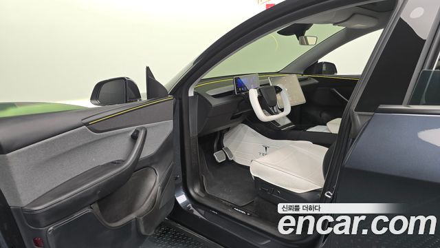 Tesla Model Y RWD 2025 — фото 10