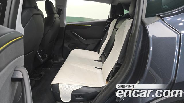Tesla Model Y RWD 2025 — фото 12