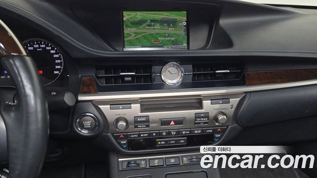 Lexus ES350 Supreme XV60 2014 — фото 15
