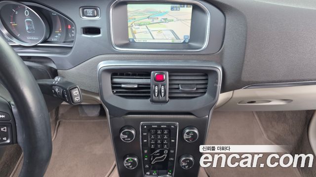 Volvo V40 D2 2nd 2015 — фото 14