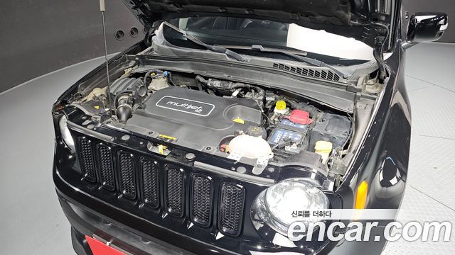Jeep Renegade 2.0 Diesel Limited AWD 2018 — фото 6