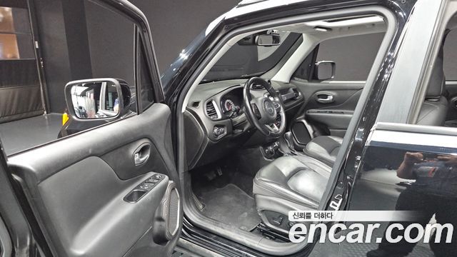 Jeep Renegade 2.0 Diesel Limited AWD 2018 — фото 10
