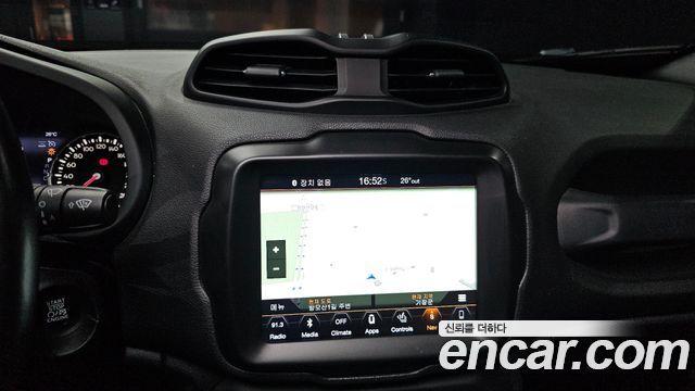 Jeep Renegade 2.0 Diesel Limited AWD 2018 — фото 16
