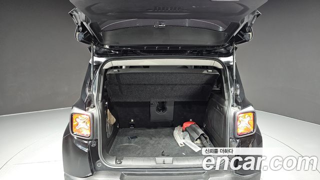 Jeep Renegade 2.0 Diesel Limited AWD 2018 — фото 20