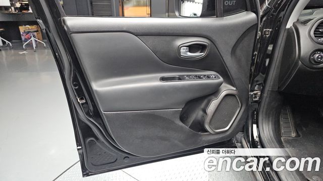 Jeep Renegade 2.0 Diesel Limited AWD 2018 — фото 24