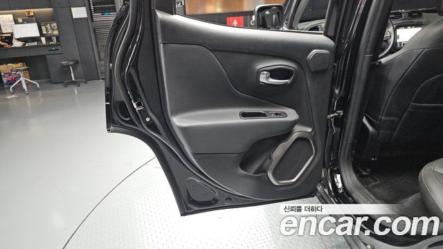 Jeep Renegade 2.0 Diesel Limited AWD 2018 — фото 25