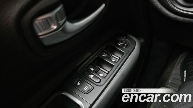 Jeep Renegade 2.0 Diesel Limited AWD 2018 — фото 32