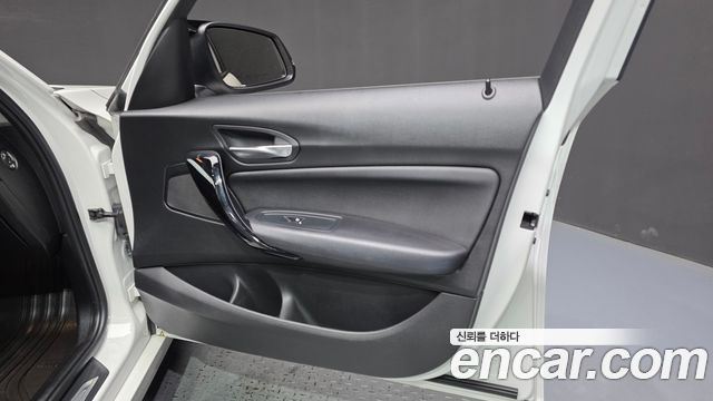 BMW 1 Series (F20) 118d Sport 5Door 2018 — фото 30