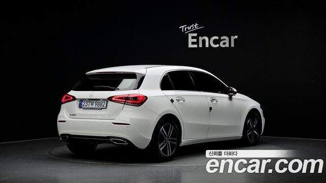 Mercedes-Benz A-Class (W177) A220 Hatchback 2023 — фото 2