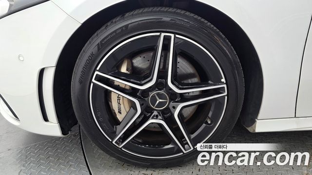 Mercedes-Benz A-Class (W177) AMG A35 4MATIC Sedan 2021 — фото 5