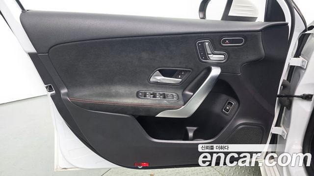 Mercedes-Benz A-Class (W177) AMG A35 4MATIC Sedan 2021 — фото 24
