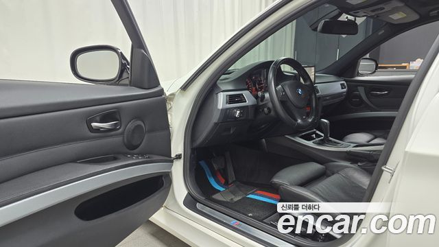 BMW 3 Series (E90) 320i Sedan M Sports 2011 — фото 10