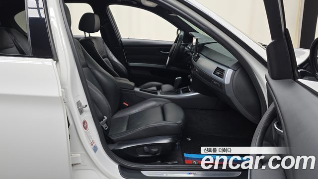 BMW 3 Series (E90) 320i Sedan M Sports 2011 — фото 11