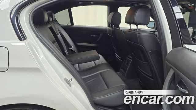 BMW 3 Series (E90) 320i Sedan M Sports 2011 — фото 12
