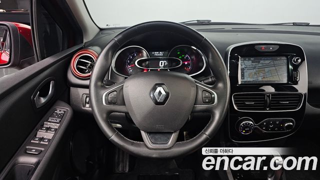 Renault Korea Clio Intens Panoramic 2019 — фото 13