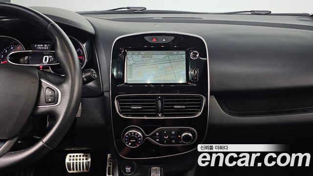 Renault Korea Clio Intens Panoramic 2019 — фото 14