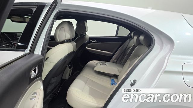 Genesis G70 Shooting Brake Gasoline 2.0T 2WD 2023 — фото 11
