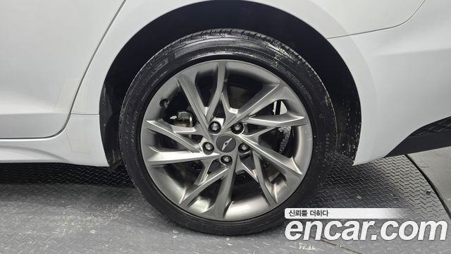 Genesis G70 Shooting Brake Gasoline 2.0T 2WD 2023 — фото 21