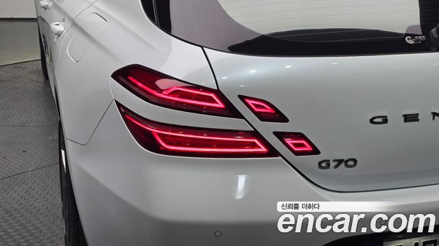 Genesis G70 Shooting Brake Gasoline 2.0T 2WD 2023 — фото 23