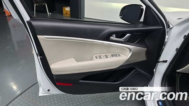 Genesis G70 Shooting Brake Gasoline 2.0T 2WD 2023 — фото 24