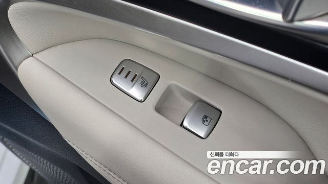 Genesis G70 Shooting Brake Gasoline 2.0T 2WD 2023 — фото 28