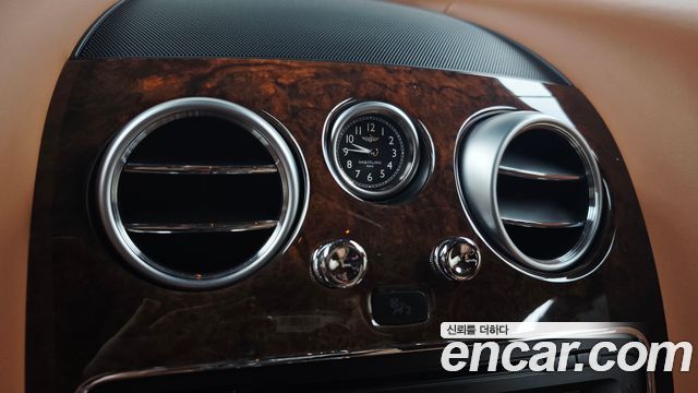 Bentley Flying Spur (II) 4.0 2015 — фото 20