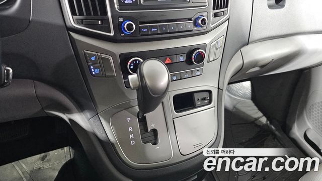 Hyundai Grand Starex Van 5-Seater Modern 2021 — фото 9