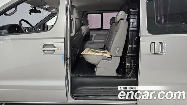 Hyundai Grand Starex Van 5-Seater Modern 2021 — фото 12