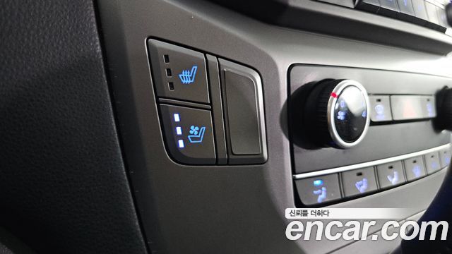 Hyundai Grand Starex Van 5-Seater Modern 2021 — фото 18
