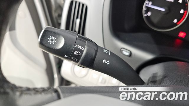 Hyundai Grand Starex Van 5-Seater Modern 2021 — фото 19