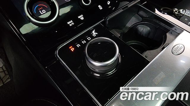 Land Rover Range Rover Velar 3.0 P380 R-Dynamic SE 2018 — фото 9