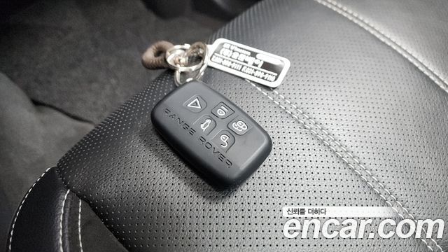 Land Rover Range Rover Velar 3.0 P380 R-Dynamic SE 2018 — фото 16