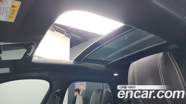 Land Rover Range Rover Velar 3.0 P380 R-Dynamic SE 2018 — фото 19