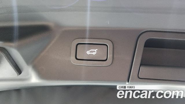 Land Rover Range Rover Velar 3.0 P380 R-Dynamic SE 2018 — фото 20