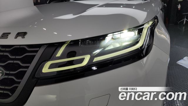 Land Rover Range Rover Velar 3.0 P380 R-Dynamic SE 2018 — фото 22