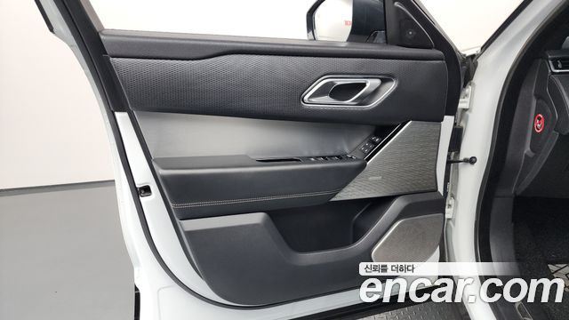 Land Rover Range Rover Velar 3.0 P380 R-Dynamic SE 2018 — фото 24