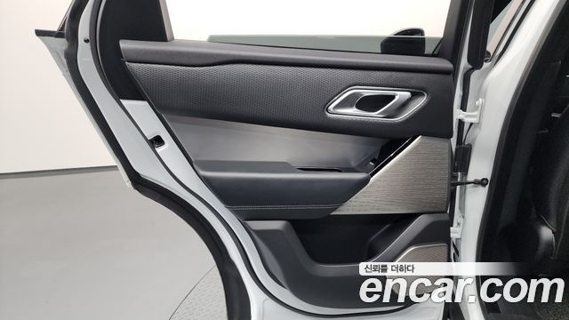 Land Rover Range Rover Velar 3.0 P380 R-Dynamic SE 2018 — фото 25