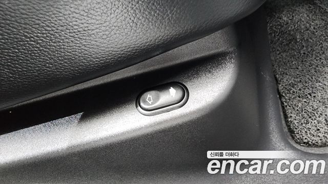 Land Rover Range Rover Velar 3.0 P380 R-Dynamic SE 2018 — фото 37