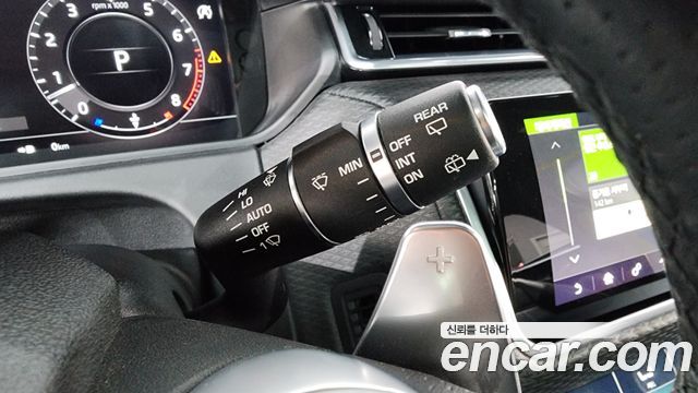 Land Rover Range Rover Velar 3.0 P380 R-Dynamic SE 2018 — фото 39