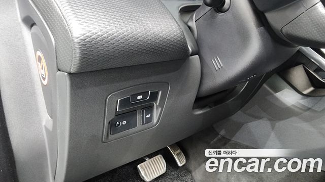 Land Rover Range Rover Velar 3.0 P380 R-Dynamic SE 2018 — фото 40