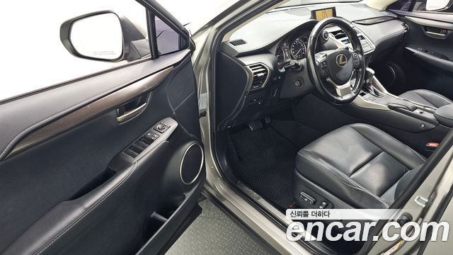 Lexus NX300h Supreme 2017 — фото 10