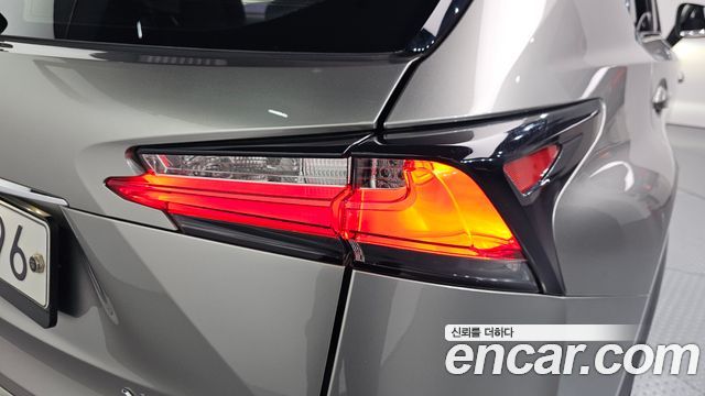 Lexus NX300h Supreme 2017 — фото 29