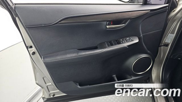 Lexus NX300h Supreme 2017 — фото 30