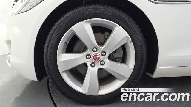 Jaguar XF (X260) 20d Prestige AWD 2018 — фото 5