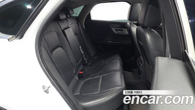 Jaguar XF (X260) 20d Prestige AWD 2018 — фото 11