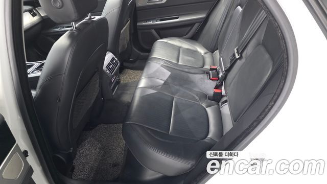 Jaguar XF (X260) 20d Prestige AWD 2018 — фото 12