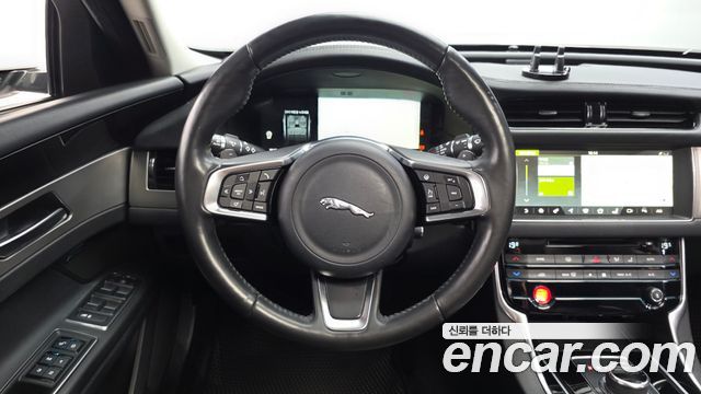 Jaguar XF (X260) 20d Prestige AWD 2018 — фото 13